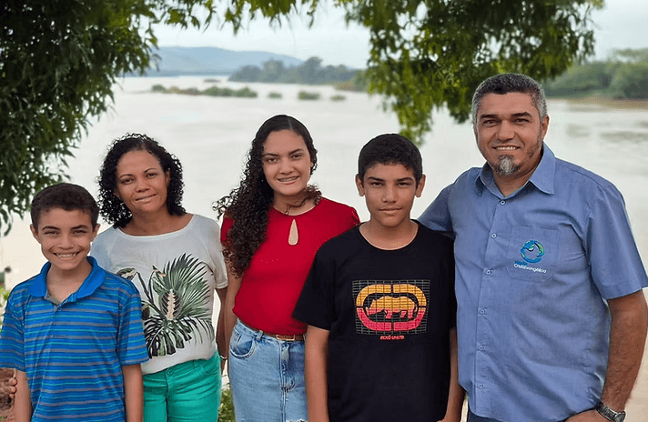 FAMÍLIA SOUTO (Pr. Jeconias e Anaíldes)
